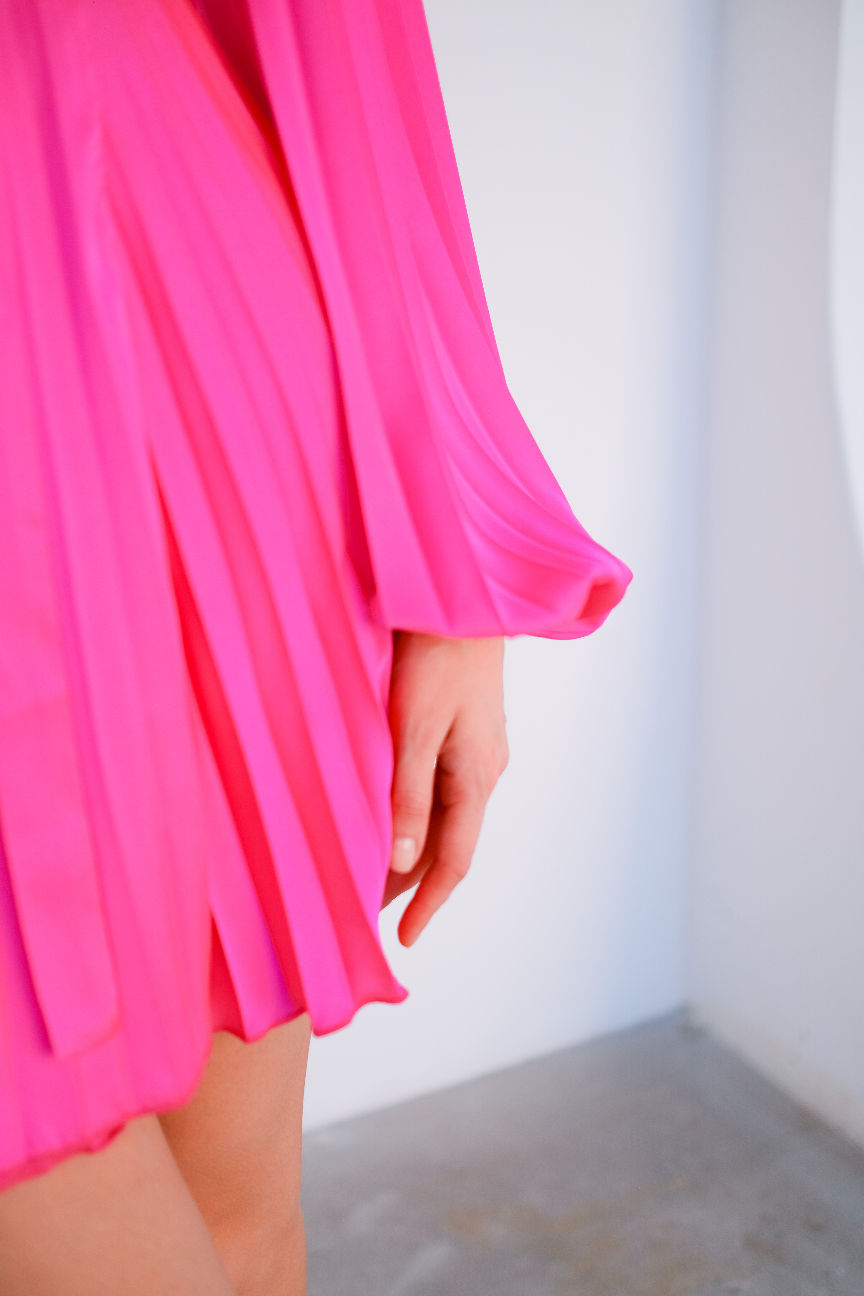 Платье мини гофре розовое