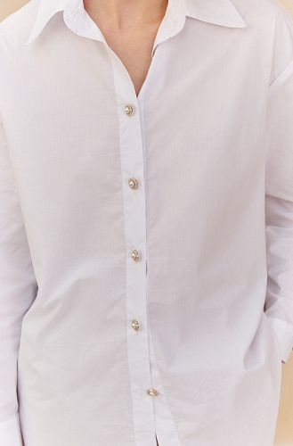 Рубашка белая с жемчужными пуговицами