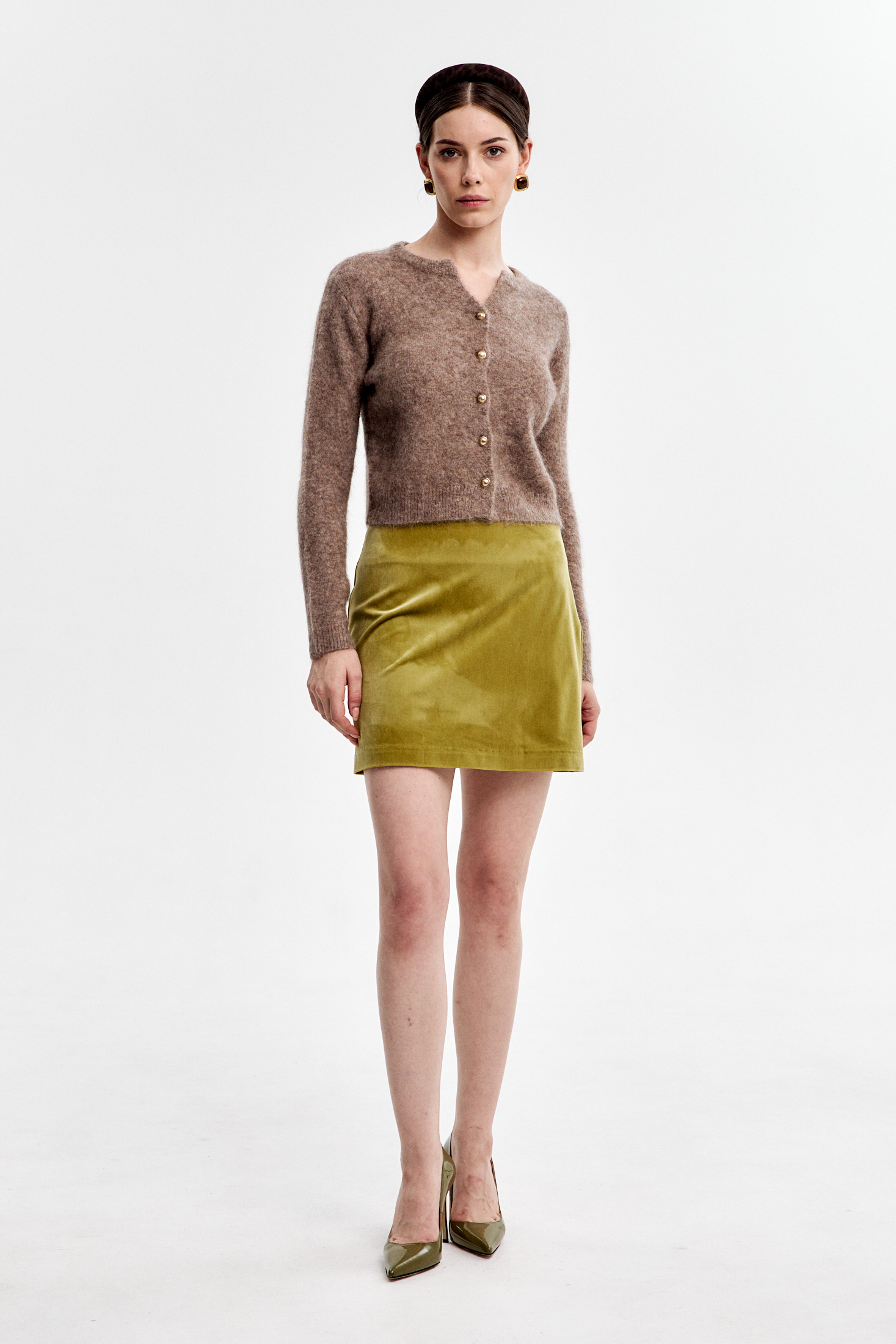 Кардиган короткий из ангоры с золотыми пуговицами