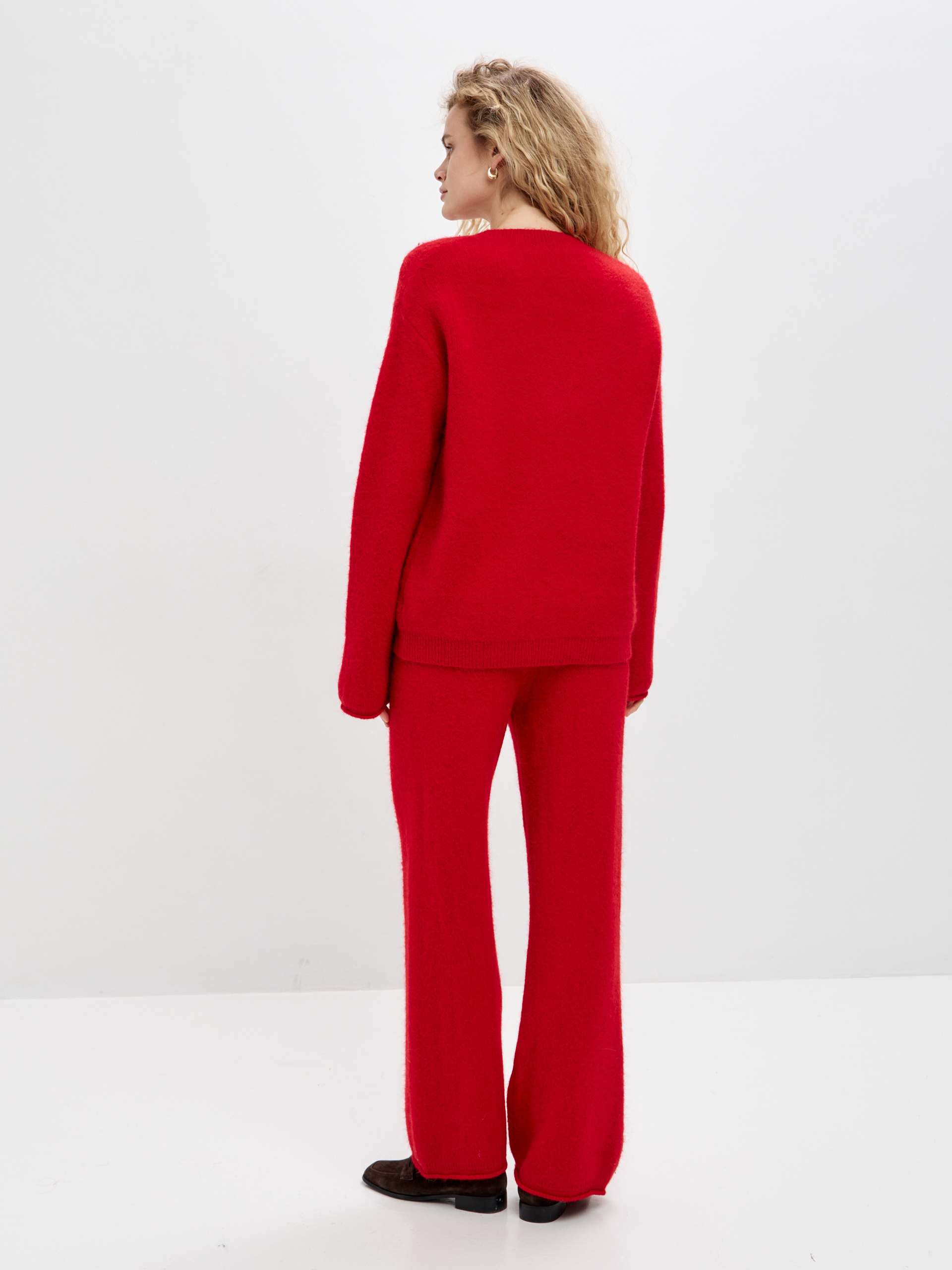 Свитер V вырез