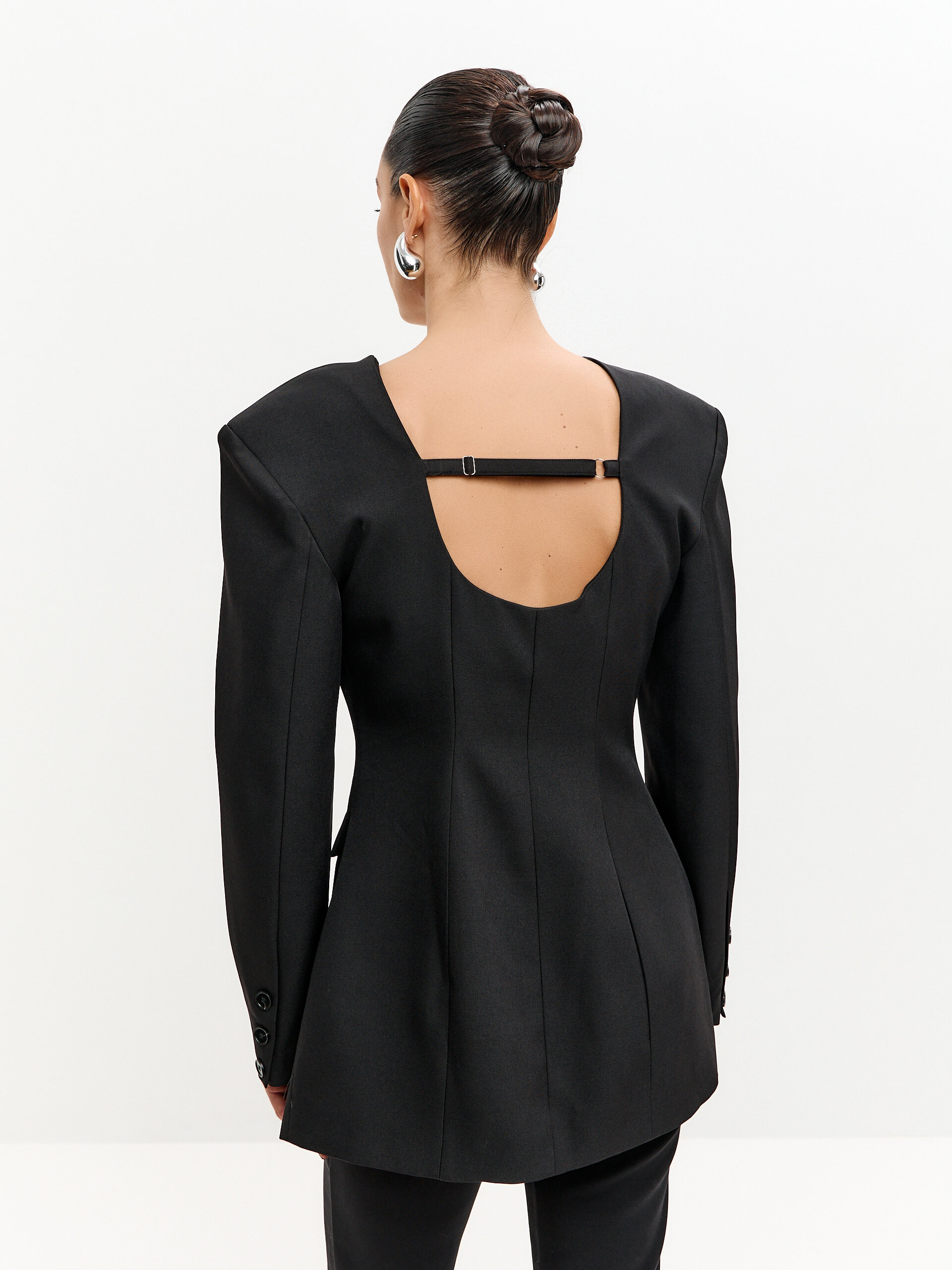 Жакет с вырезом на спине