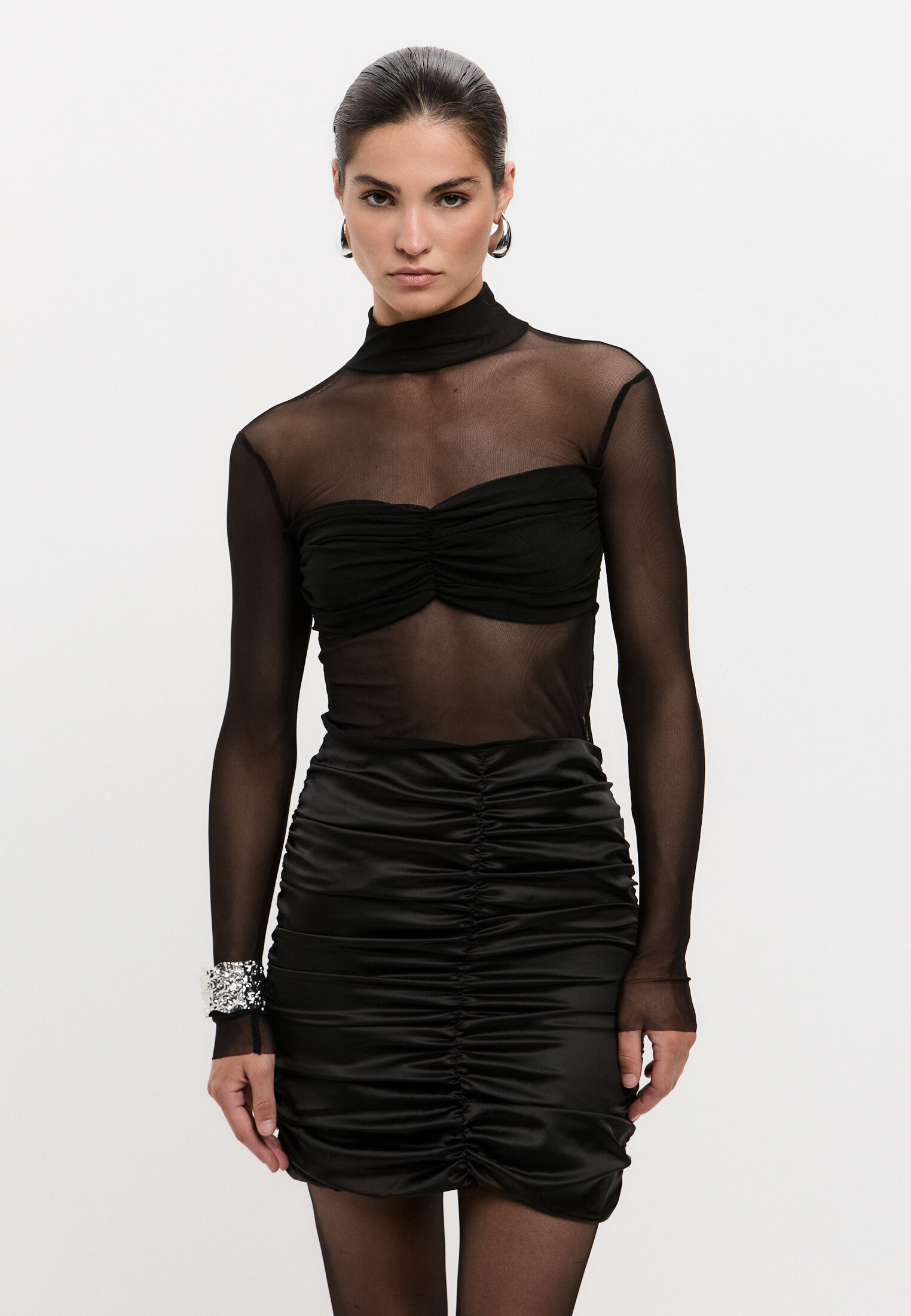 Топ из сетки с перекрутом 