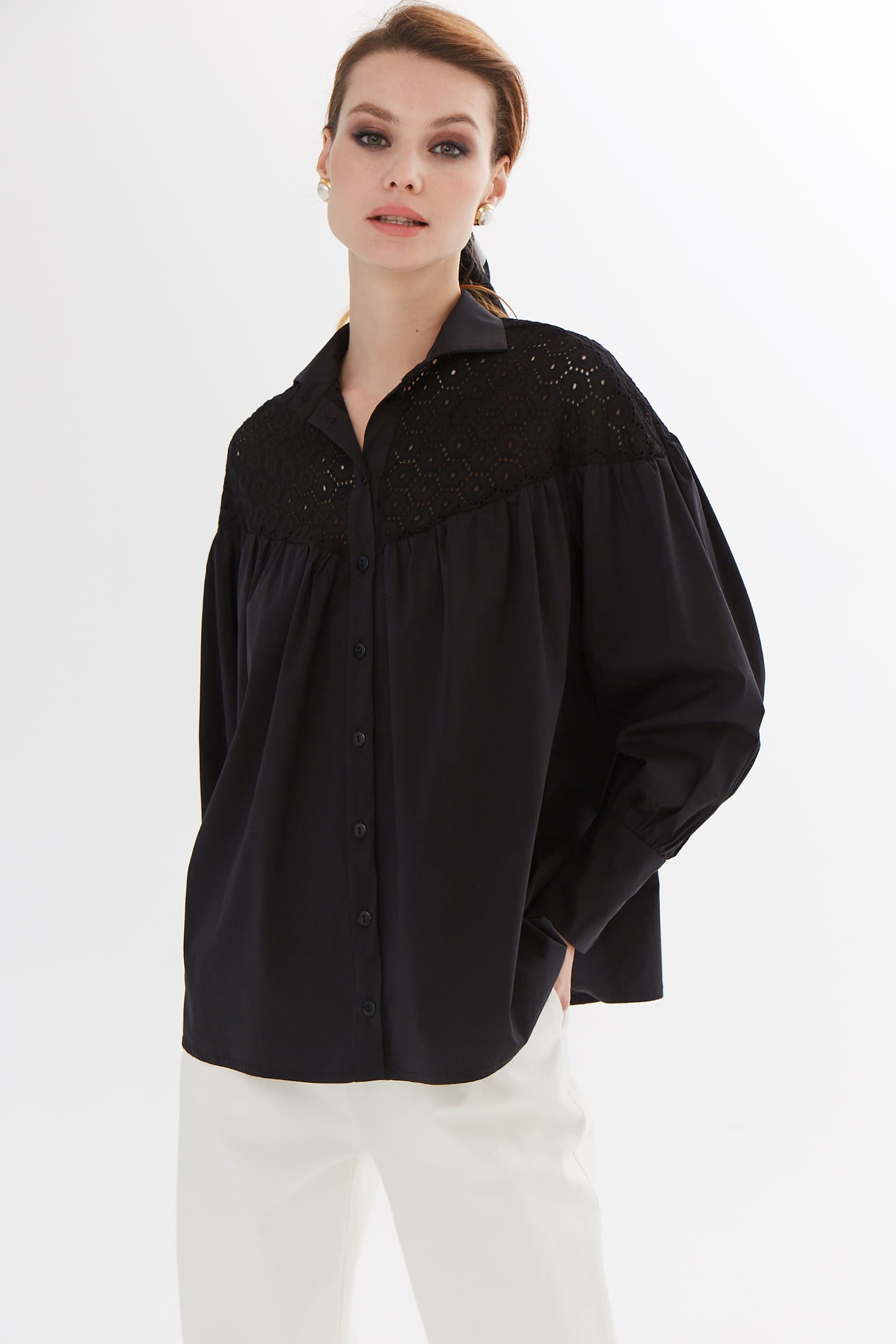 Блуза черная с шитьем 