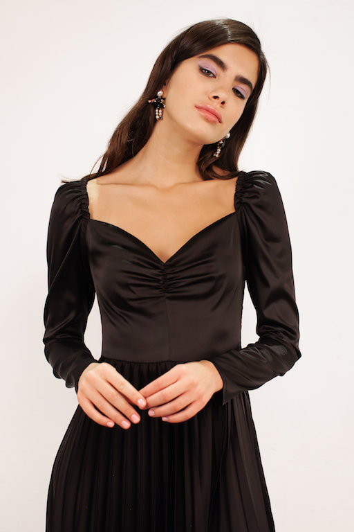 Платье черное плиссе с кружевом