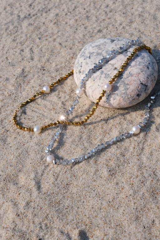 Ожерелье тонкое с тремя жемчужинами