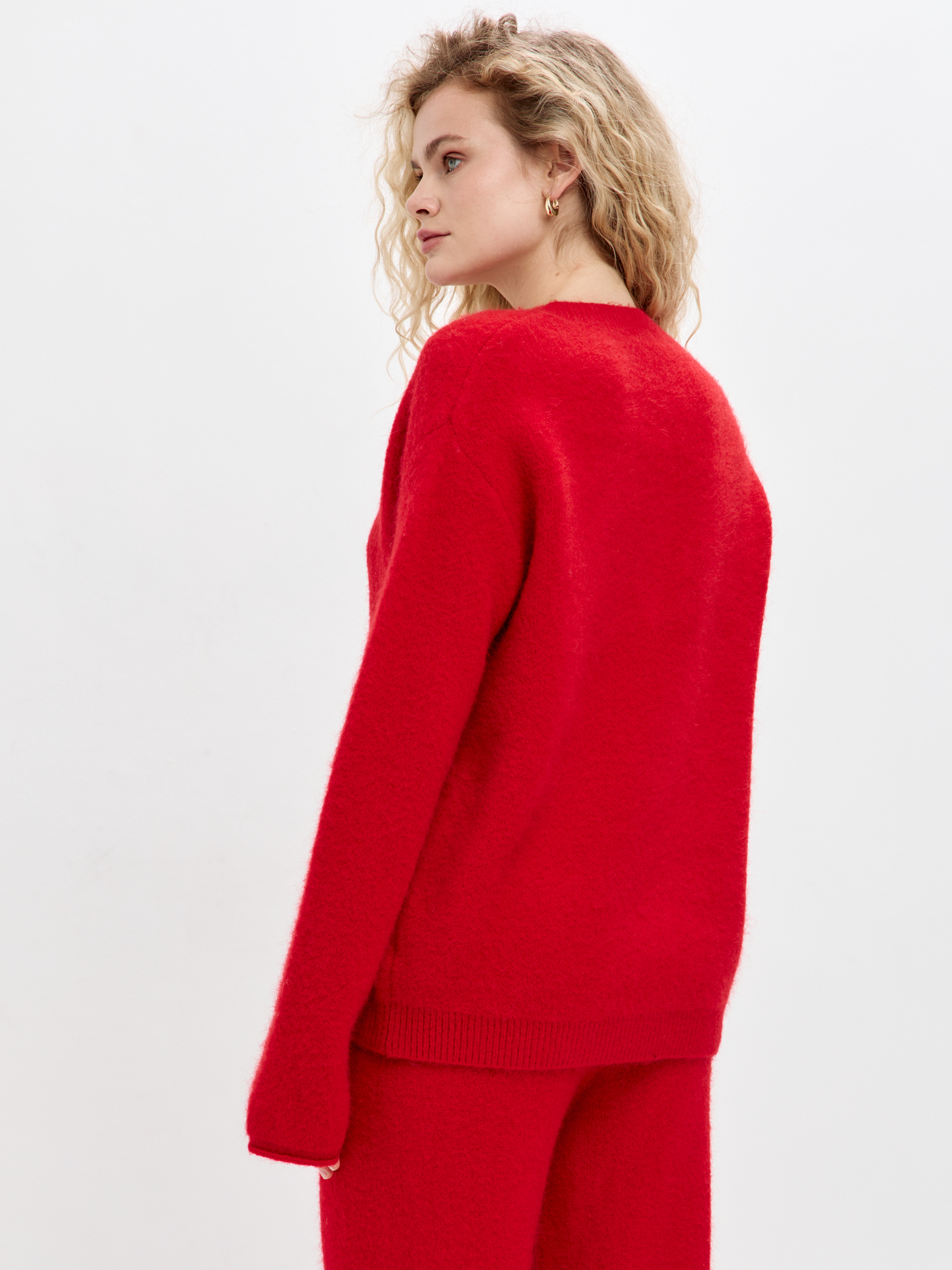 Свитер V вырез