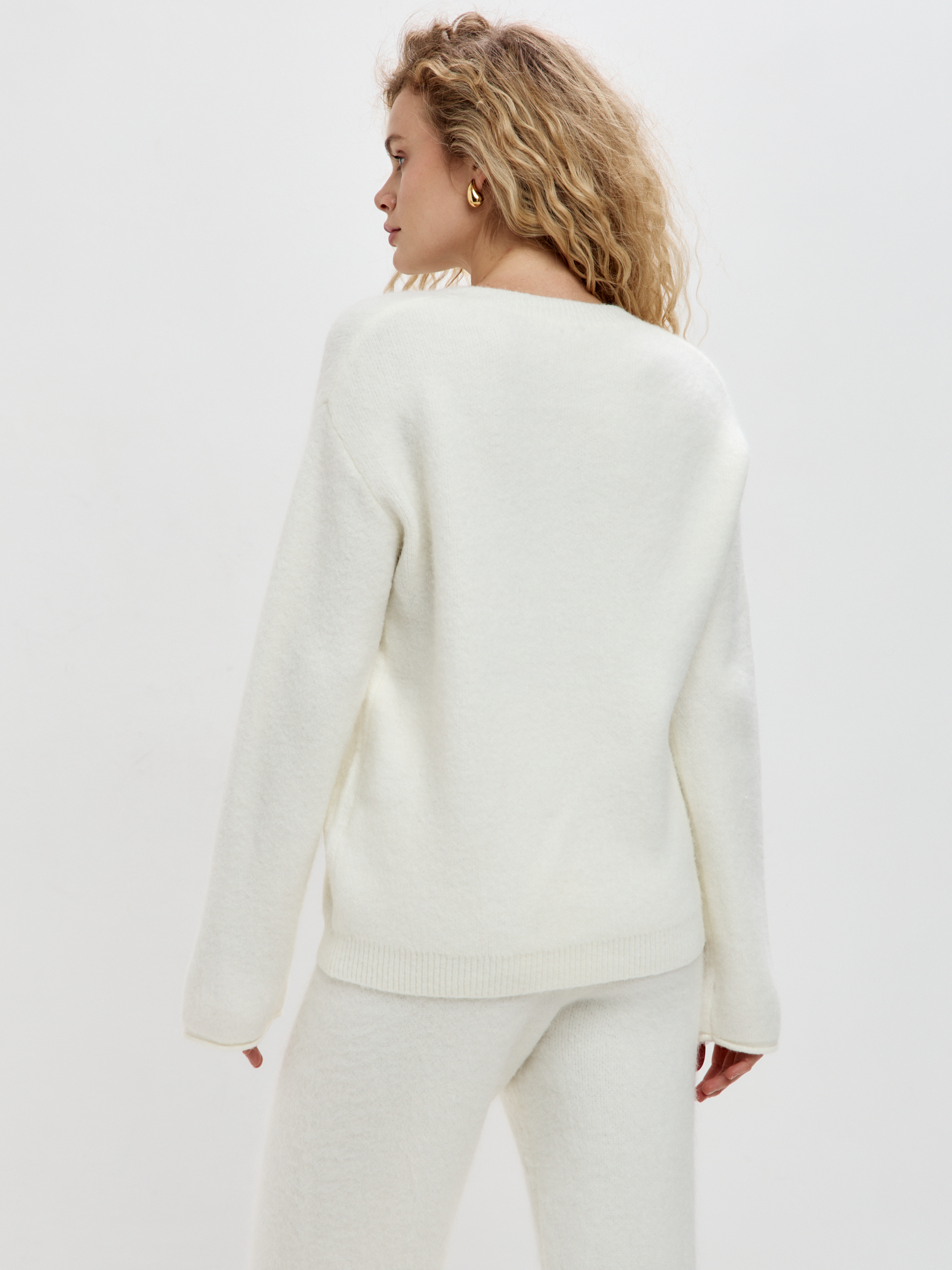 Свитер V вырез