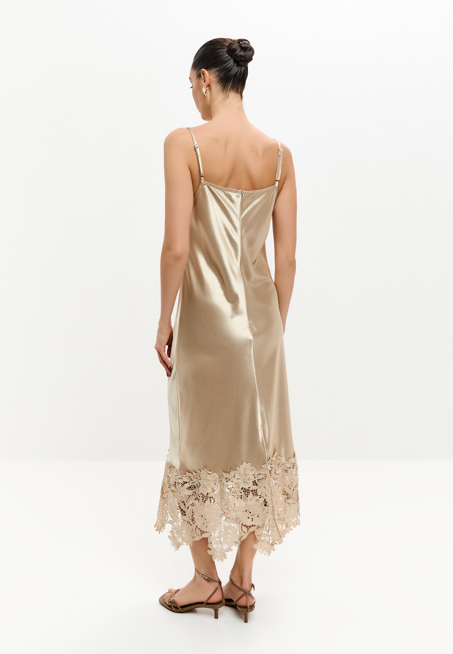 Платье-комбинация с кружевом