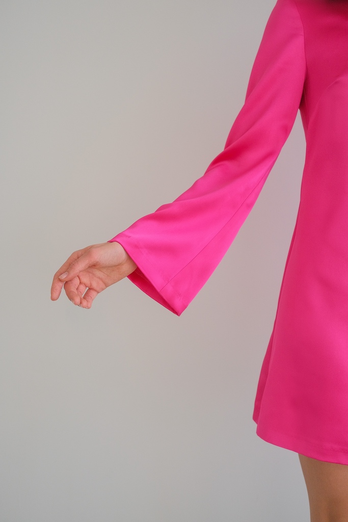 Платье мини атласное розовое 