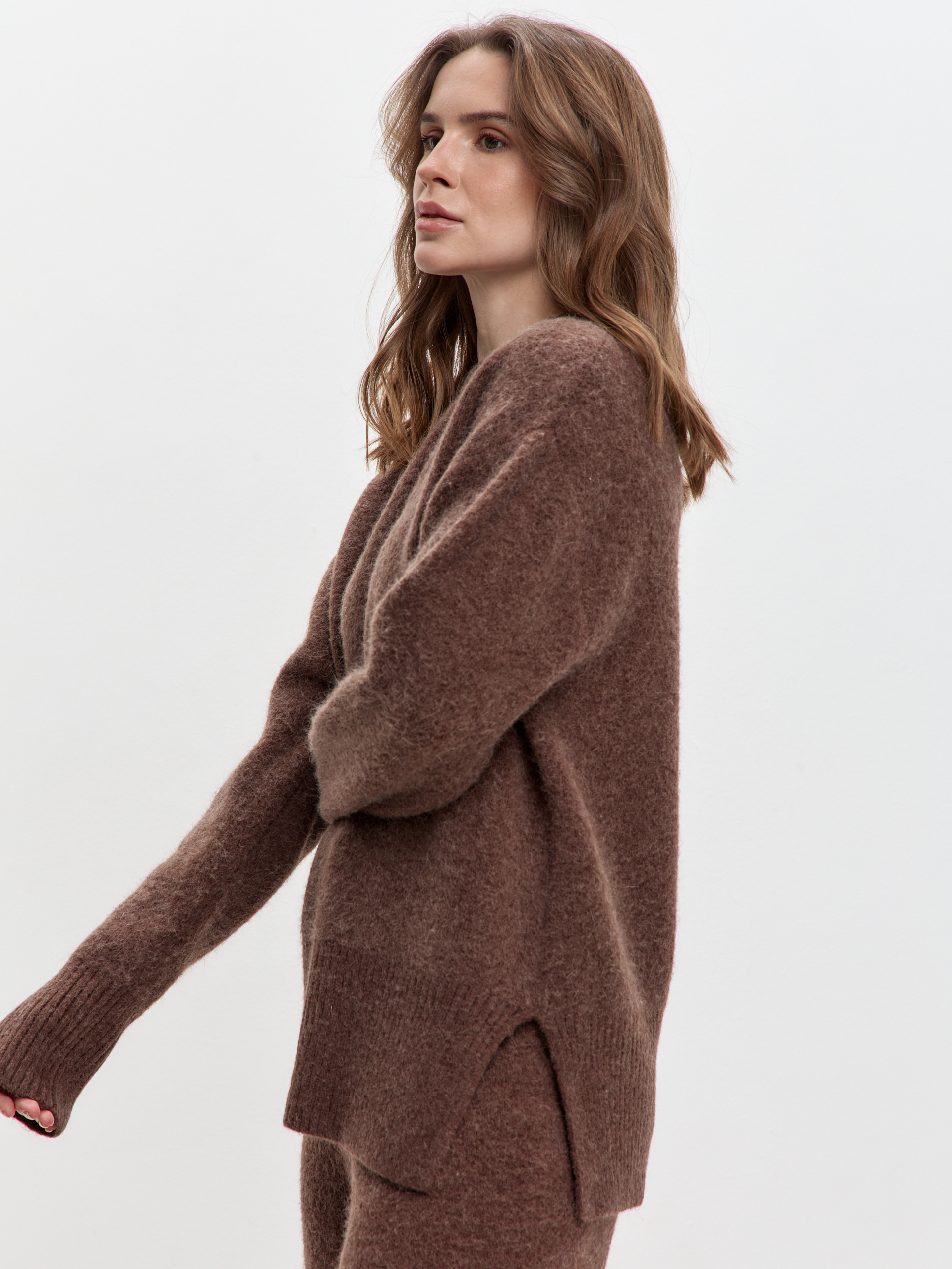 Свитер V вырез