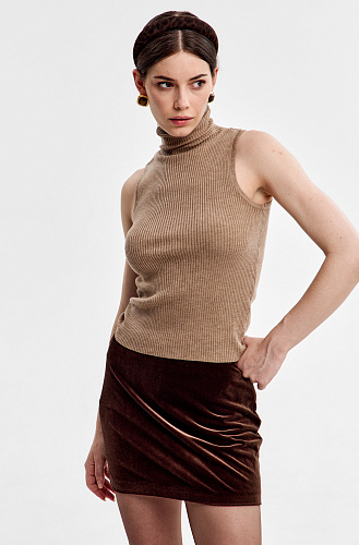 Топ с воротником стойка