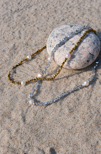 Ожерелье тонкое с тремя жемчужинами