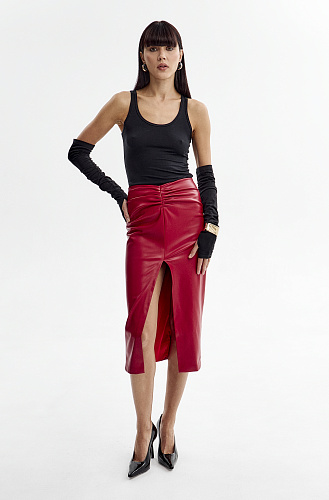 Юбка из эко кожи с разрезом 