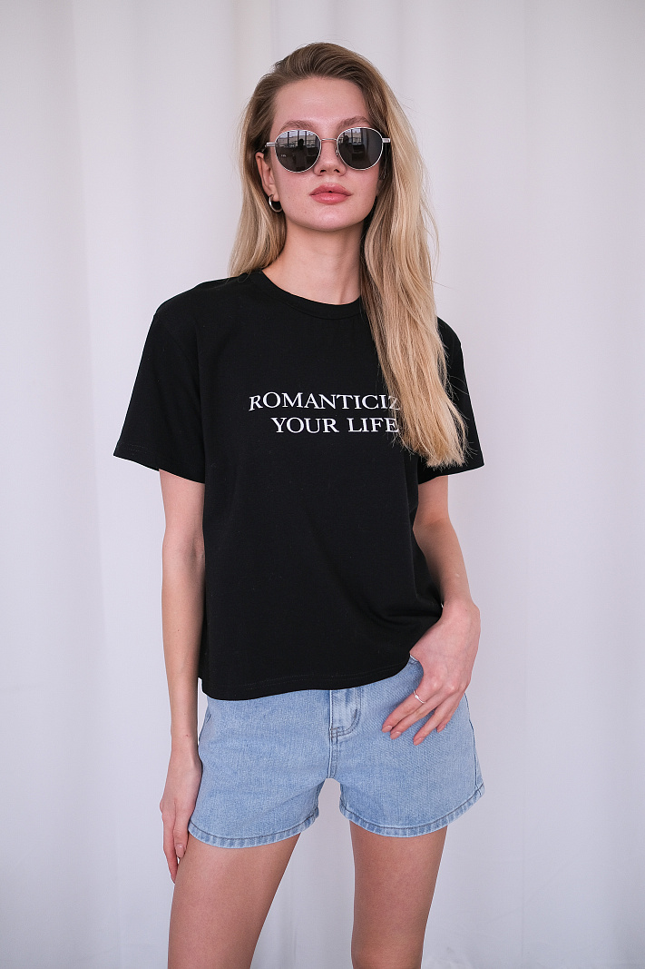 Футболка Romanticize